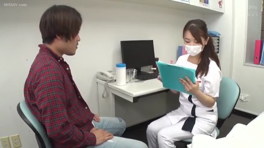 室内 · 马赛克 · 张口 · M字开腿 · 私处 · 多人群交 · 黑色捆绑式内衣 · 金色发饰