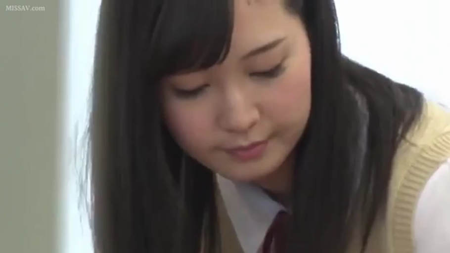 室内 · 忧郁 · 校服 · 低头 · 脸部特写 · 凝视 · 黑长直