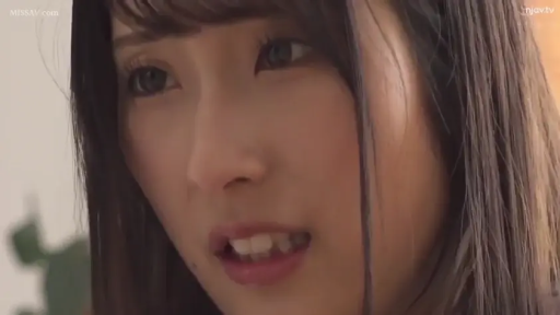 室内 · 脸部特写 · 特写 · 独白 · 常服 · 空洞 · 微俯视