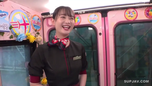 站立 · 中景 · 开心 · 笑い · 车厢 · 装饰贴纸 · 乘务员制服 · 主题拍摄