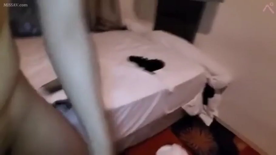 全裸 · 卧室 · 床铺 · 性行为 · 跪姿 · POV · 模糊 · 第一视角特写