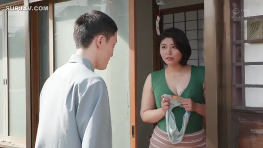 Serious · Stand · Medium shot · underpants · 展示内裤 · 绿色背心 · 住宅门口 · 日间