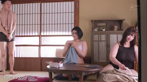 跪坐 · 全景 · 平静 · 内衣 · 水印 · Japanese-style room · 熨斗 · 做家务