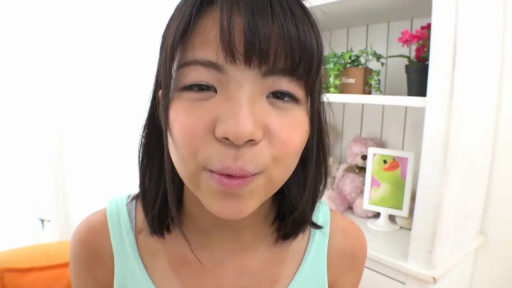 室内 · 站立 · 微笑 · 特写 · 凝视 · 文件夹 · 淑女装