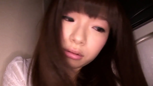 室内 · 脸部特写 · 迷离 · 白色蕾丝上衣 · 凝视 · 歪头 · 长直发