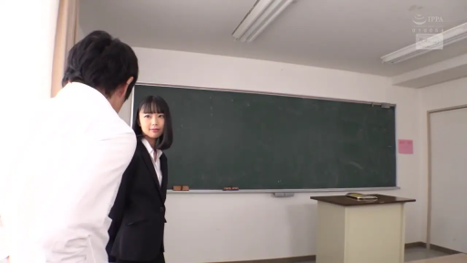 真剣 · 教室 · 站姿 · 全景 · 対話 · ビジネススーツ · 黑板 · 教师