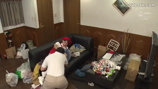 全景 · ソファ · 微笑 · 乱雑 · リビング · 寝姿 · エプロン · 亲热