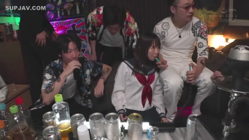 室内 · 坐姿 · 中景 · 自然 · 多人 · 水手服 · 聚会 · 水烟