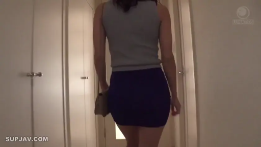 短裙 · ハンドバッグ · 走廊 · 行走 · 背中 · 歩く · 偷拍