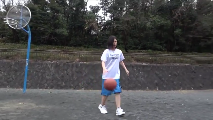 全身 · 站立 · 自然 · 運動服 · バスケットボール · 打篮球 · 户外篮球场