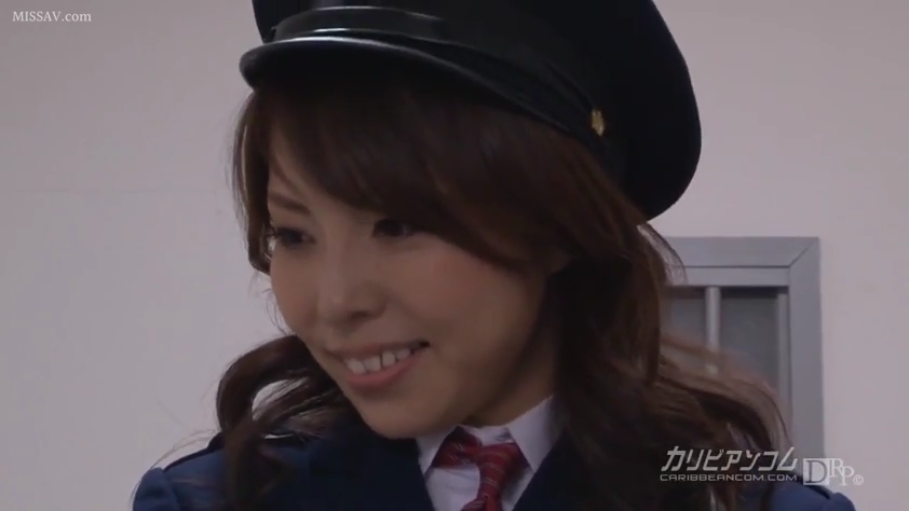室内 · 微笑 · 面部特写 · 制服衬衫