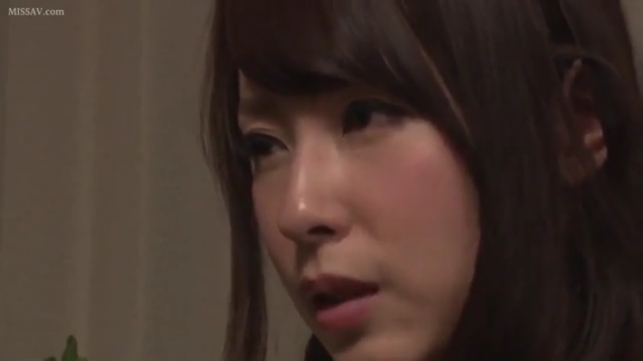 室内 · 脸部特写 · 便服 · 正面