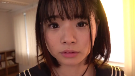 室内 · 面部 · 站立 · 水手服 · 注视镜头 · 无表情 · 齐刘海