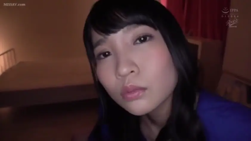 俯身 · 卧室 · 迷离 · 第一人称视角 · 面部特写 · 凝视 · 蓝色上衣