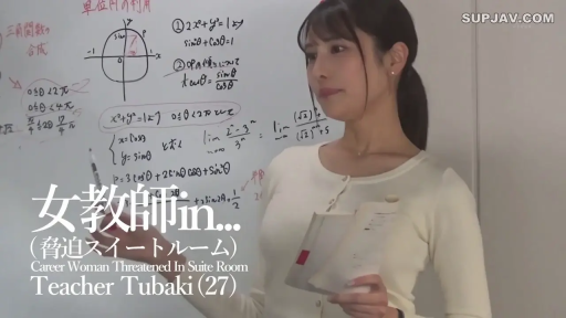 嚴肅 · 教室 · 站立 · 半身 · 白板 · 针织开衫 · 讲课 · 女教师