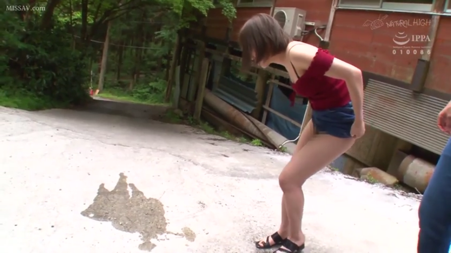 露乳 · 卧室 · 床铺 · 陶醉 · 自慰 · 近景 · 开腿坐 · 绿色针织衫