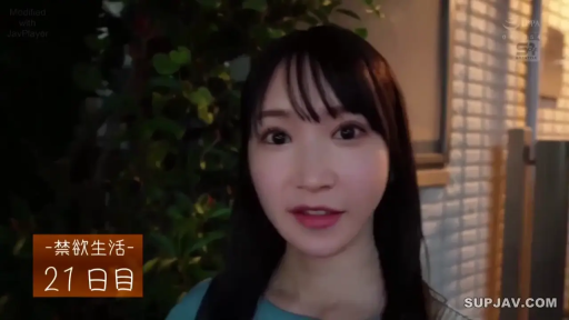 顔部のクローズアップ · 站姿 · 屋外 · 青い上着