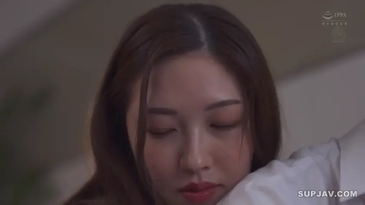 脸部 · 卧室 · 迷离 · 白衬衫 · 俯卧 · 长发 · 休息