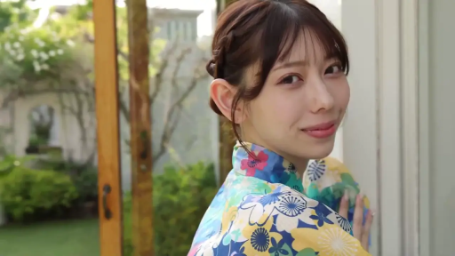 回眸 · 微笑 · 面部特写 · 对视 · 亚洲女性 · 浴衣 · 庭院