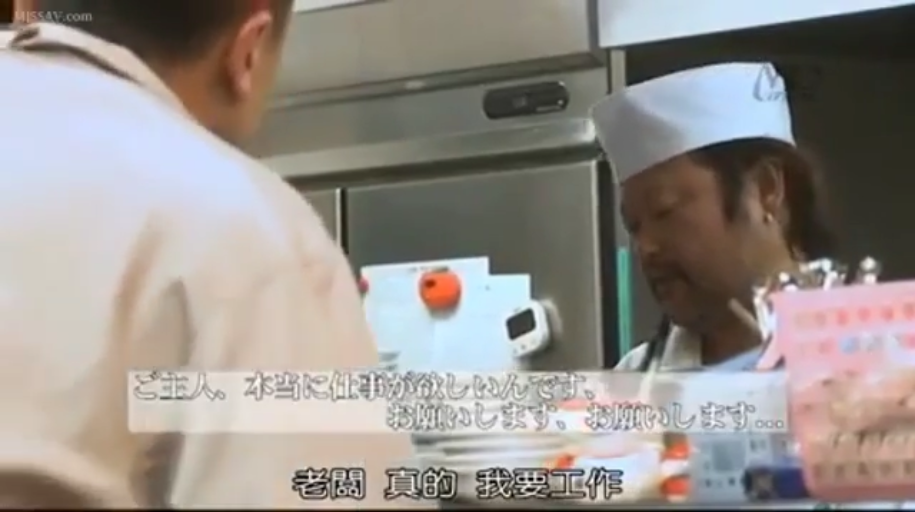 交谈 · 严肃 · 中景 · 厨房 · 职场剧情 · 冰箱 · 厨师服 · 对面而立