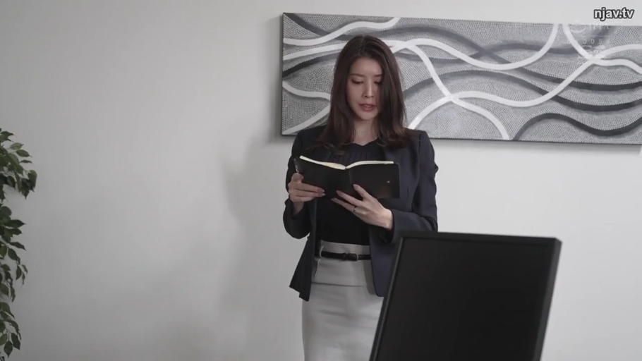 真剣 · 办公室 · 站姿 · ビジネススーツ · 职场 · 汇报 · 记事本