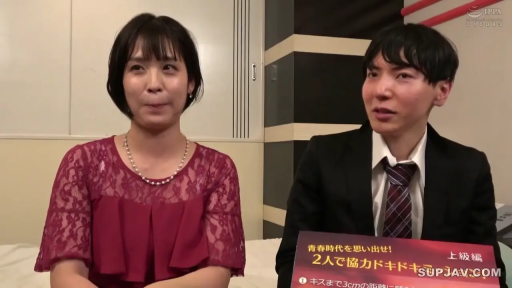 室内 · 座り姿勢 · 自然 · 半身 · ネックレス · 采访 · 礼服 · 综艺