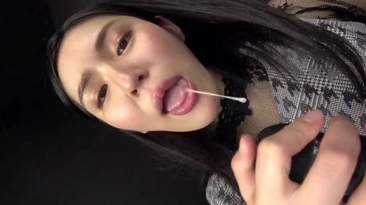 室内 · 诱惑 · 俯视 · 嘴部特写 · 吐舌 · 蕾丝 · 棉签 · 千鸟格