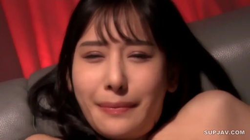 室内 · 仰卧 · 面部特写 · 裸体