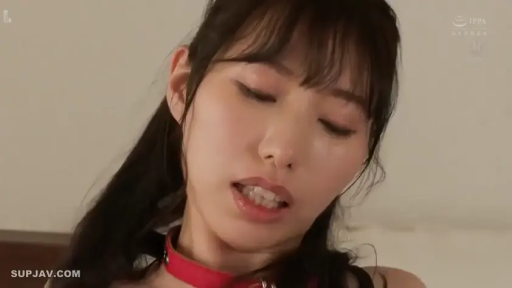 室內 · 站立 · 面部特寫 · 特寫 · 紅色項圈 · 紅色項圈 · 陶醉表情 · 微微张口