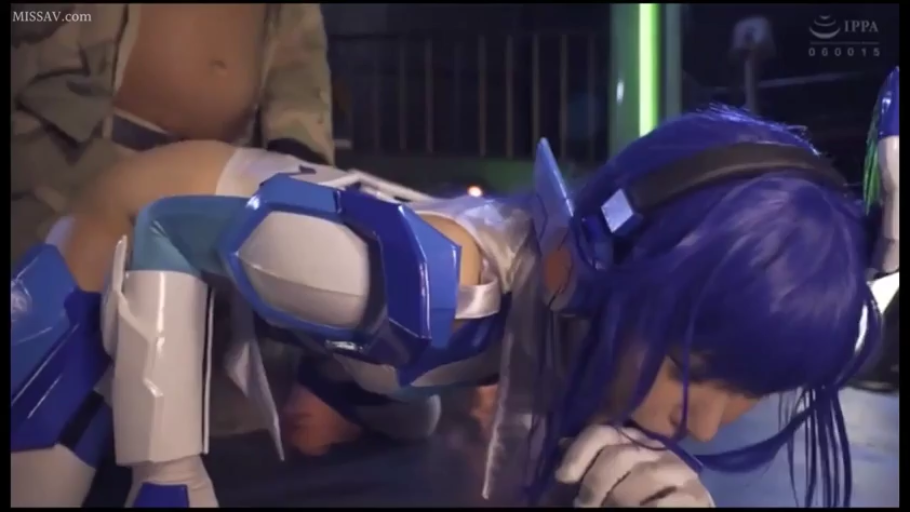 性交 · 后入式 · 中景 · 室内摄影棚 · 隐忍 · 日本AV · 角色扮演服 · 头戴式耳机