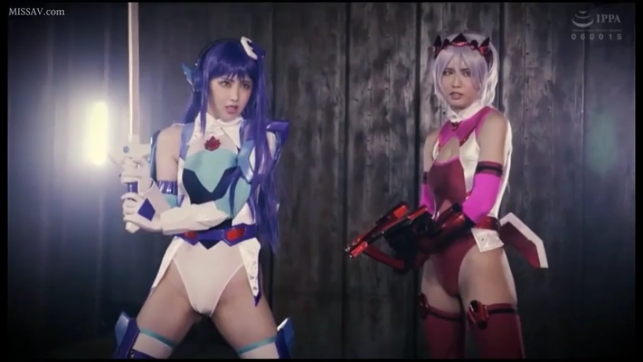 中景 · 室内影棚 · 战斗姿态 · Cosplay紧身衣