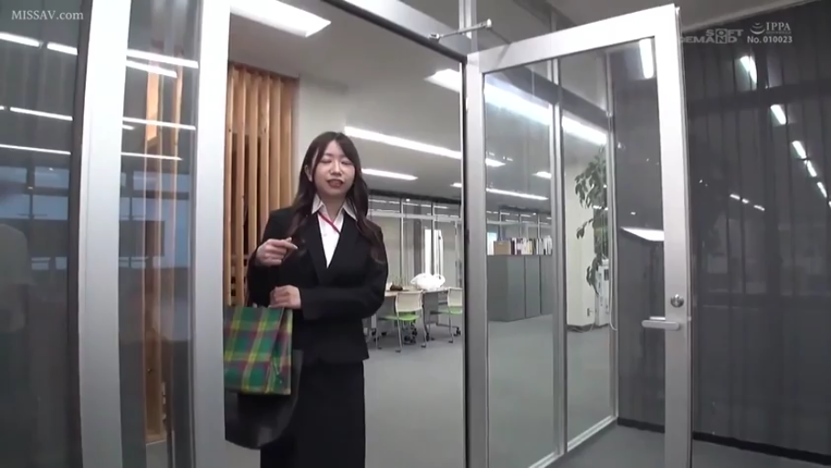 校服 · 专注 · 口交 · 客厅 · 跪姿 · 阴茎 · 冰淇淋 · 学生妹系列