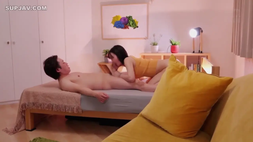 Whole body · Investment · Bedroom · oral sex · bed · Kneeling posture · Adult · Yellow Vest