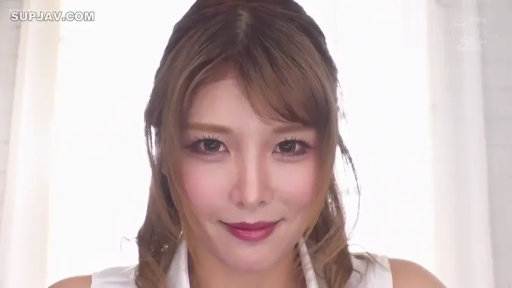 室内 · 顔部のクローズアップ · 注视镜头 · 长发 · 正面 · 白いノースリーブシャツ · 妩媚微笑