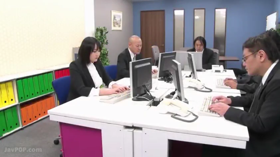 全身 · 专注 · 角色扮演 · 站立 · 铁栅栏 · 搜身 · 警察制服与全裸 · 监狱走廊