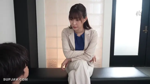 座り姿勢 · 会話 · 真剣 · 办公室 · 中景 · ビジネススーツ · OL