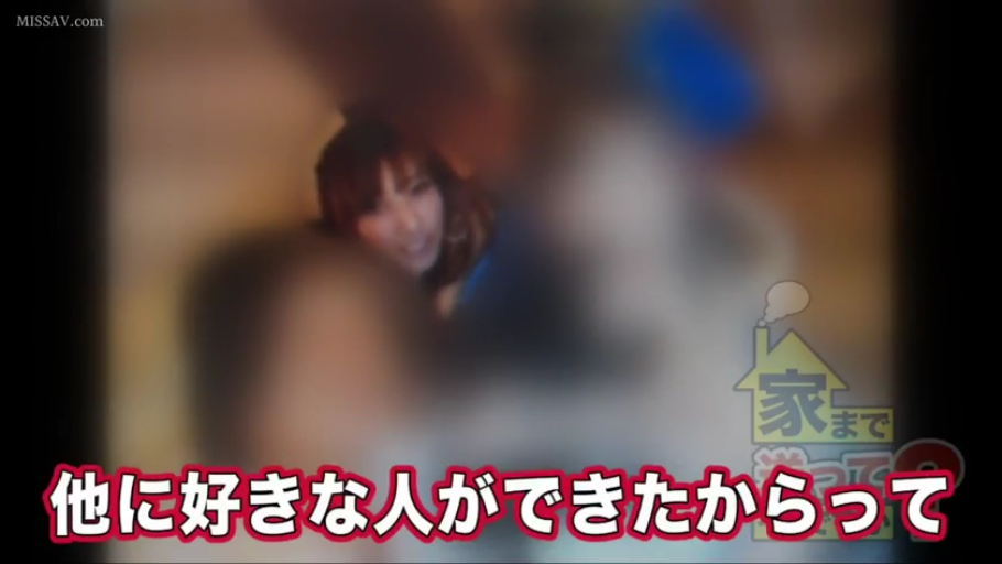 室内 · 马赛克 · 自慰 · 诱惑 · 抱枕 · 半裸 · 开腿坐姿 · 全身特写