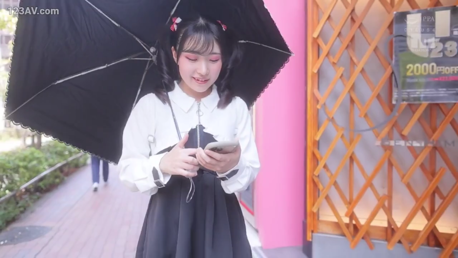 Stand · Smile · Half-body · Outdoor · Twin tails · Playing with phone · 衬衫裙 · 黑色遮阳伞