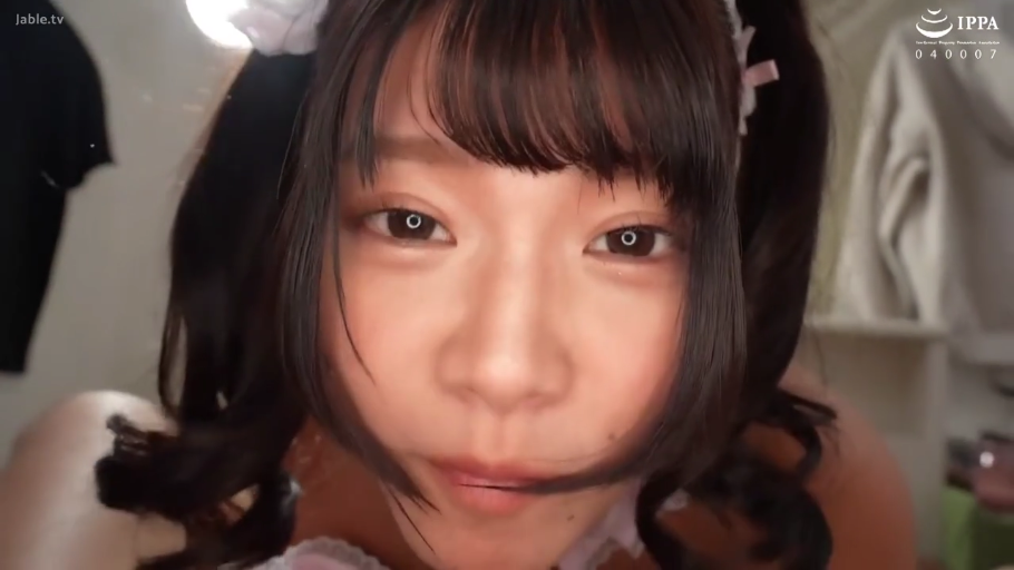 俯身 · 脸部特写 · 卧室 · 平静 · 第一人称视角 · 女仆装 · 头饰 · 凝视镜头