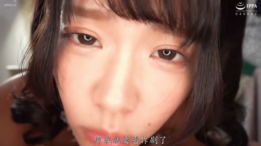 Indoor · Close-up of the face · 内衣