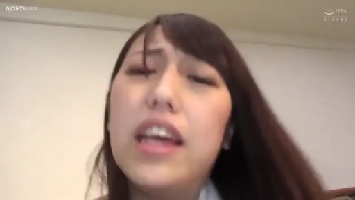 室内 · 脸部特写 · 白色上衣 · 正面