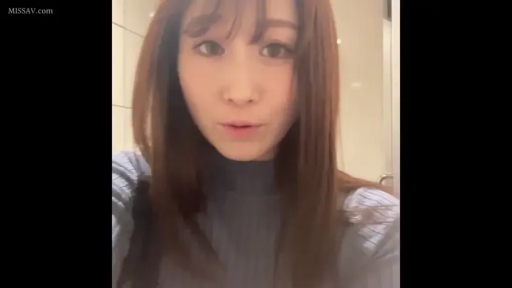 室内 · 平静 · 面部特写 · 注视 · 自拍 · 毛衣 · 正面