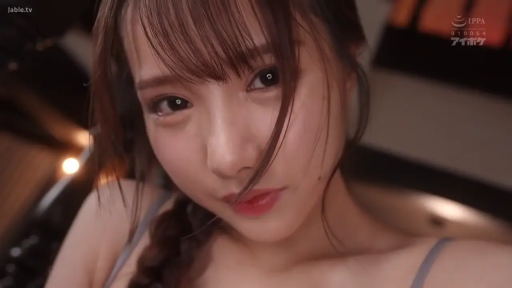 室内 · 脸部特写 · 凝视 · 妩媚 · 吊带衫 · 亚洲女性 · 正对镜头