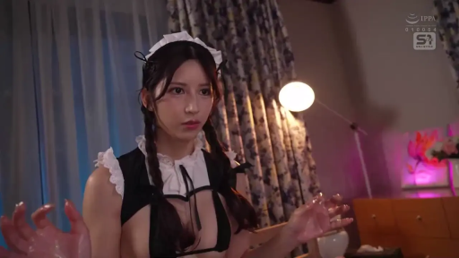 真剣 · 中景 · デスクライト · メイド服 · 双马尾 · 室内寝室 · 张开双手 · 展示涂油的双手