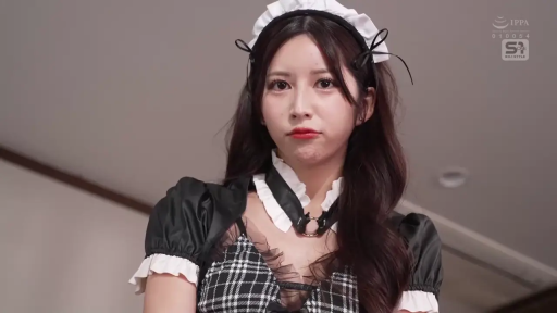 室内 · 真剣 · 站立 · 顔のクローズアップ · メイド服 · 凝視 · 俯视视角 · 发带