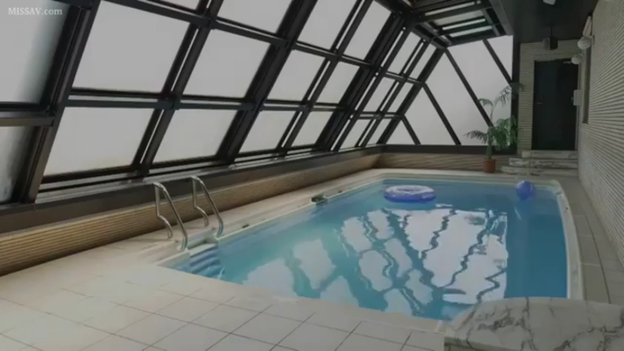 全景 · 室内泳池 · 救生圈 · 经典片场