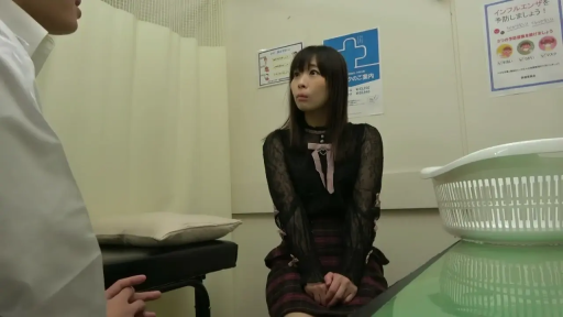 Sitting Posture · Conversation · Medium shot · 认真 · 诊室 · 蕾丝上衣 · basket