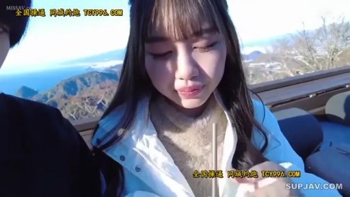 Sitting Posture · 单人 · 面部 · Lower your head · 平静 · Outdoor · 筷子 · 蓝色外套