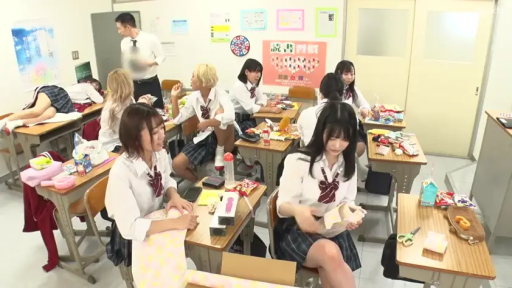 座り姿勢 · 教室 · 全景 · 自然 · JK制服 · 机材 · キャンペーンテーマ · 聚会