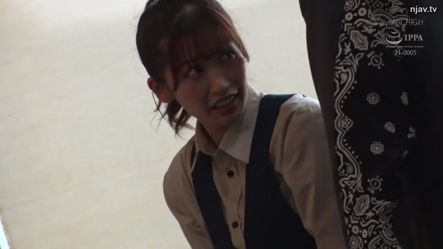 室内 · 站立 · 半身 · 对话 · 剧情 · 制服 · 疑惑